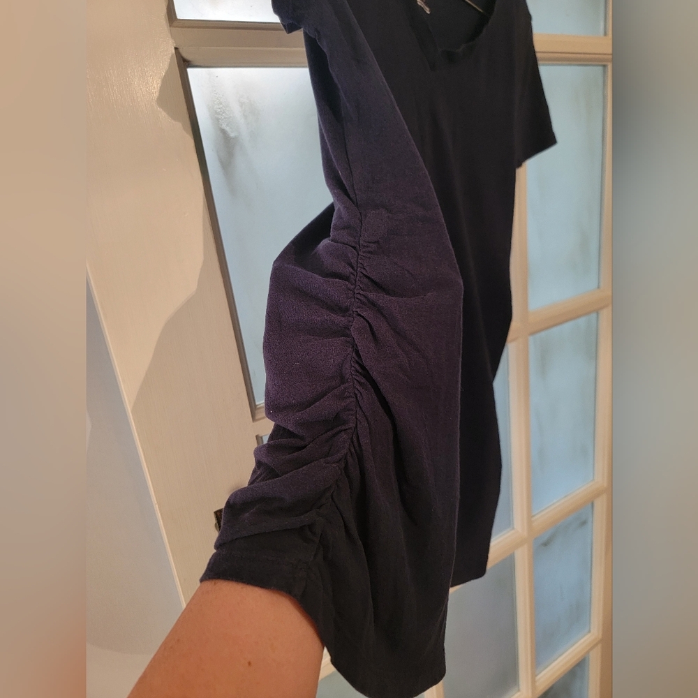 🔴 Isabel Maternity Blue SS V neck Tee with Rouch Small - Picture 2 of 5